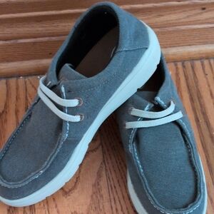 Ariat Kids Moccasins in Gray and White